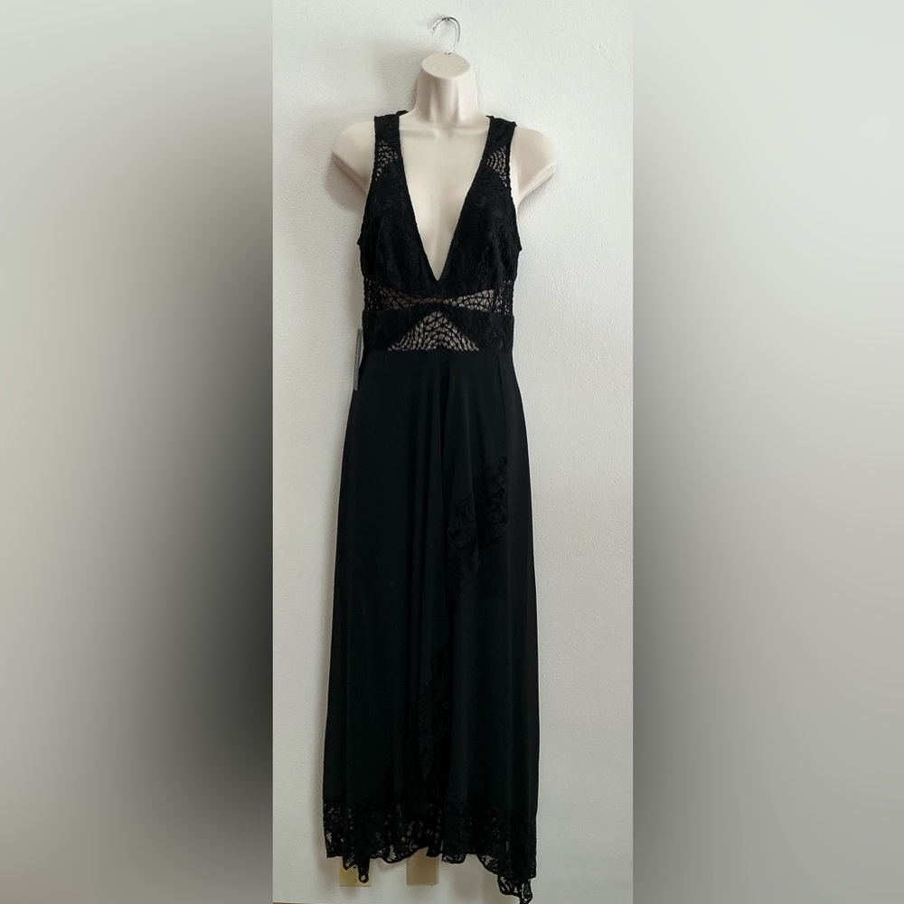 NWT Size 4 Marciano Black Lace  Dress Beautiful and Unique